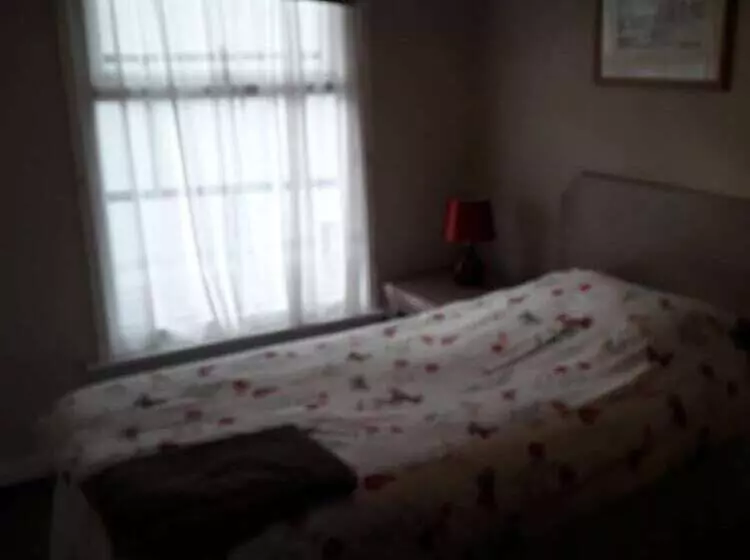تختخواب و صبحانه Overnight Stays Stockport