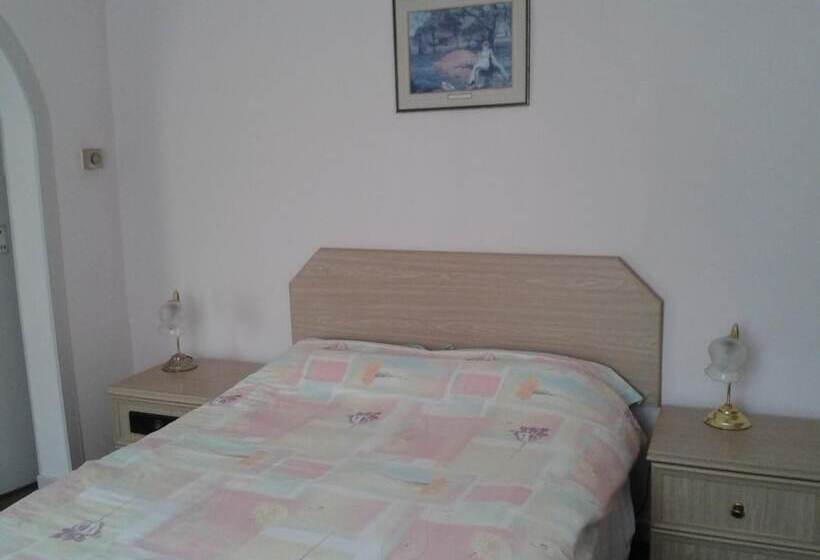 ベッドアンドブレックファースト Overnight Stays Stockport