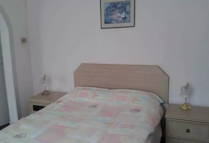 تختخواب و صبحانه Overnight Stays Stockport