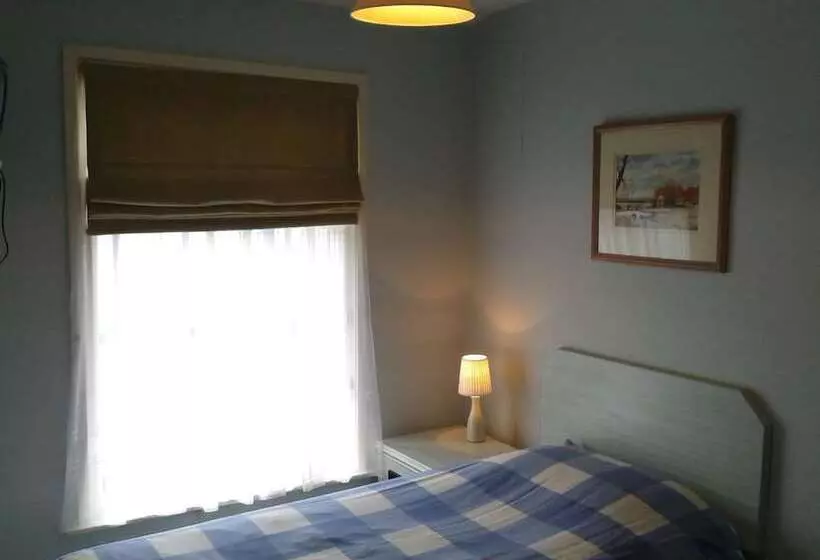 تختخواب و صبحانه Overnight Stays Stockport