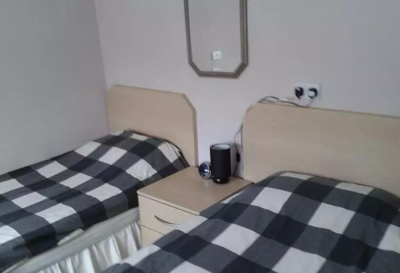 تختخواب و صبحانه Overnight Stays Stockport