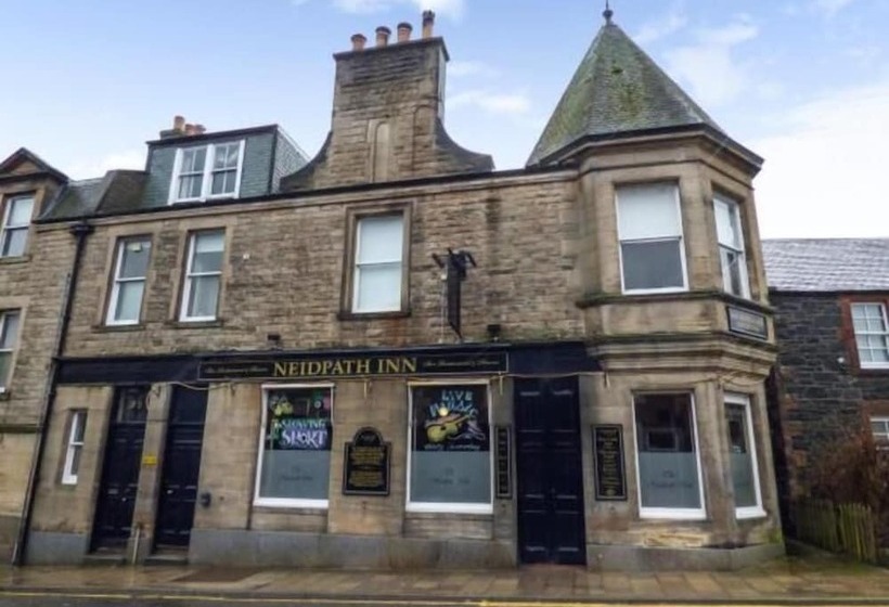 مبيت وإفطار The Neidpath Inn