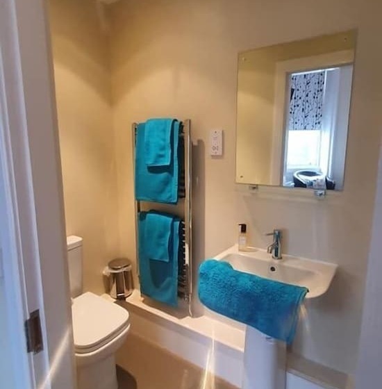 مبيت وإفطار The Neidpath Inn