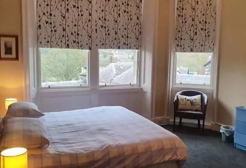 Bed and Breakfast The Neidpath Inn