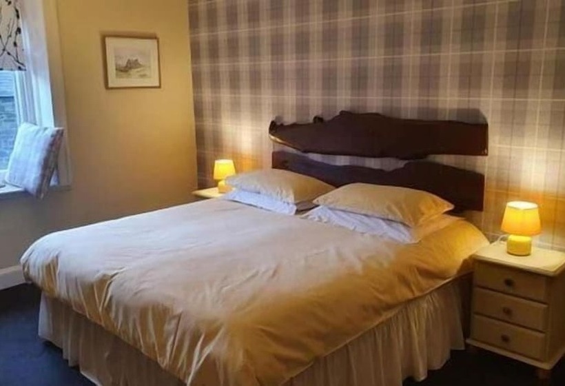 مبيت وإفطار The Neidpath Inn