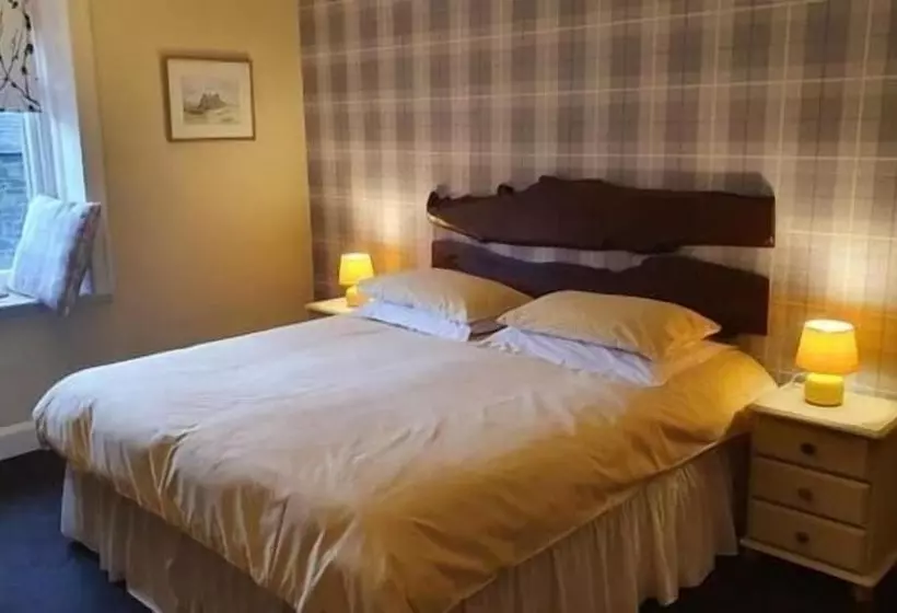 Bed and Breakfast The Neidpath Inn