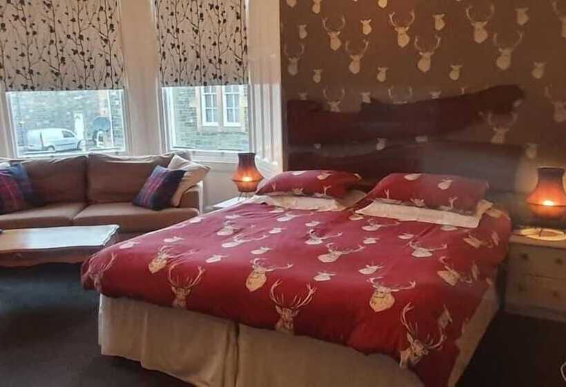 مبيت وإفطار The Neidpath Inn