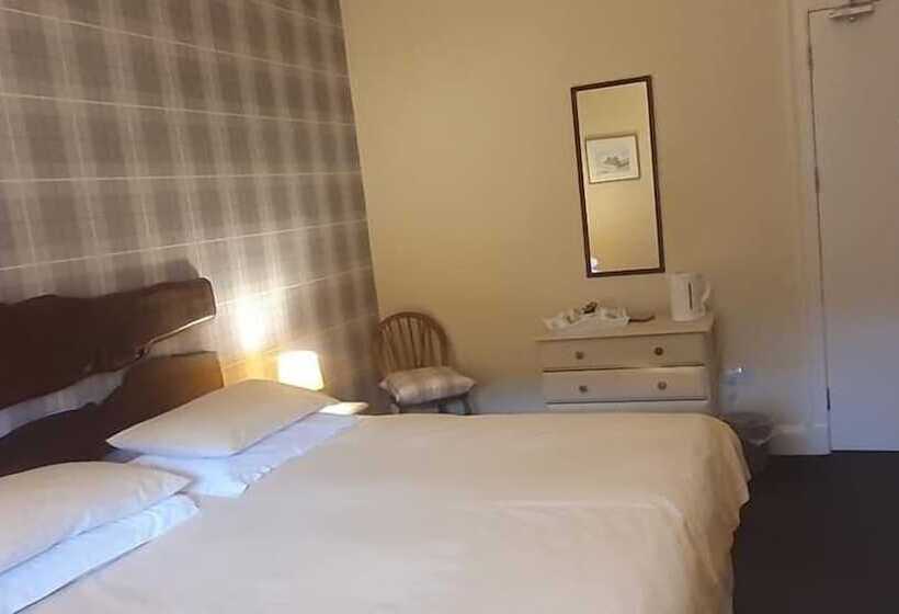 مبيت وإفطار The Neidpath Inn