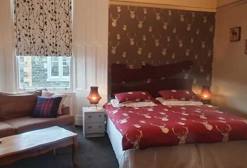 مبيت وإفطار The Neidpath Inn