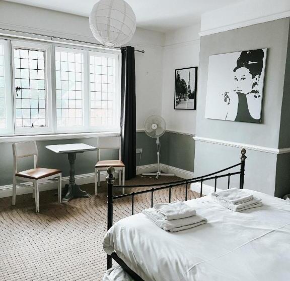 ベッドアンドブレックファースト The Red Lion Inn