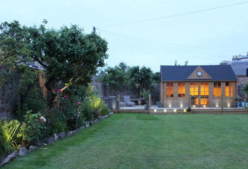 Brackness House Luxury B&b