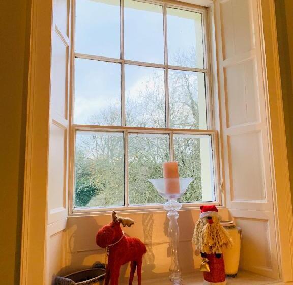 Larchmount House B&b