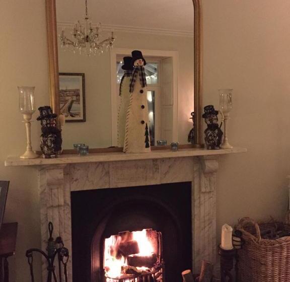 Larchmount House B&b