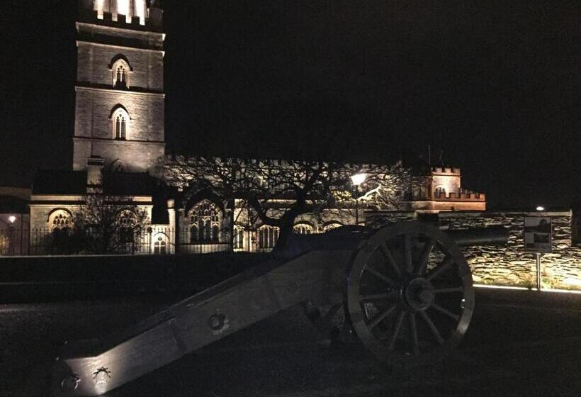 Larchmount House B&b