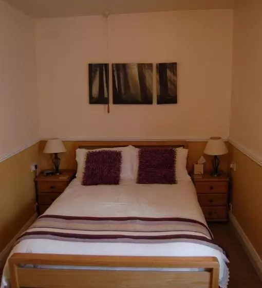 Bed and Breakfast Compton House