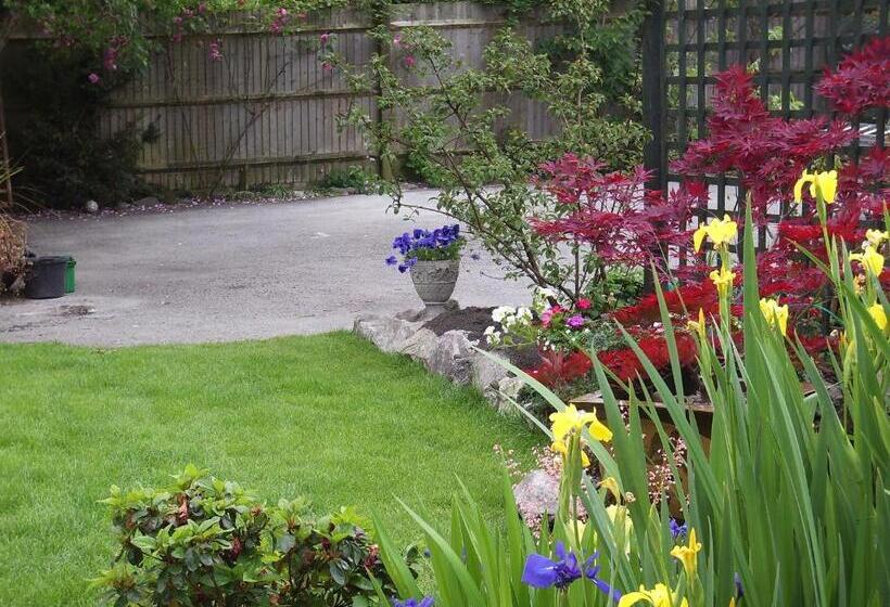 민박 Compton House