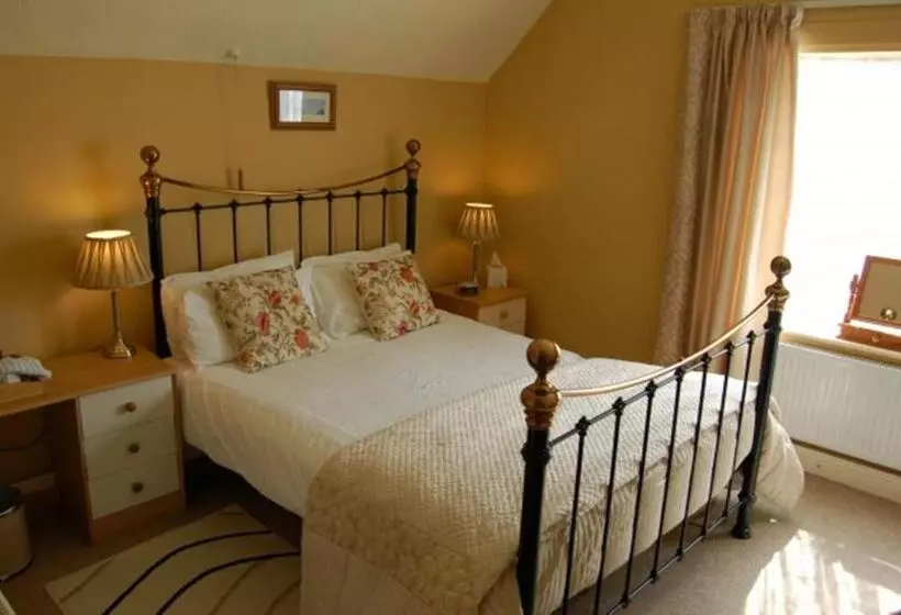 Bed and Breakfast Compton House