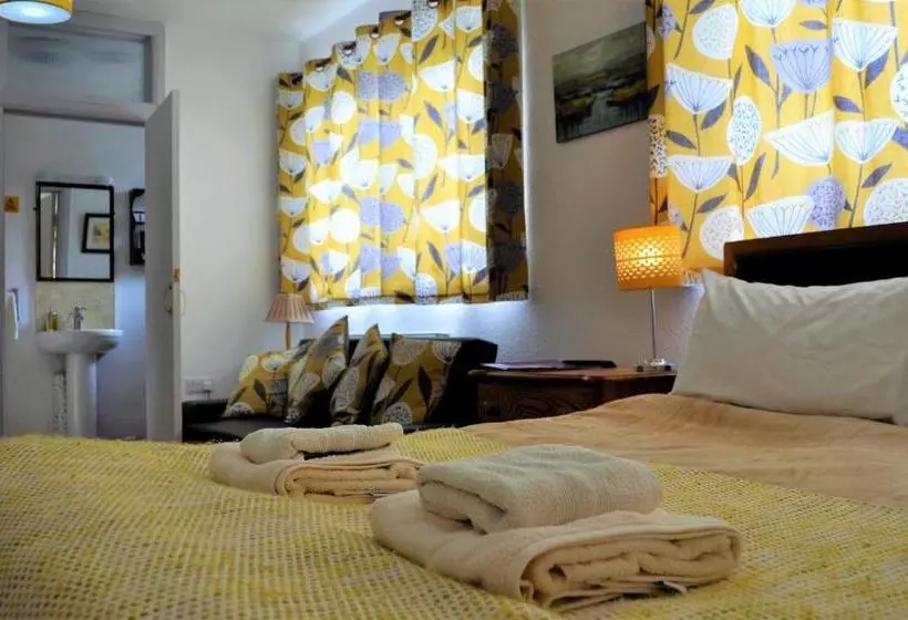 تختخواب و صبحانه High Noon Guest House