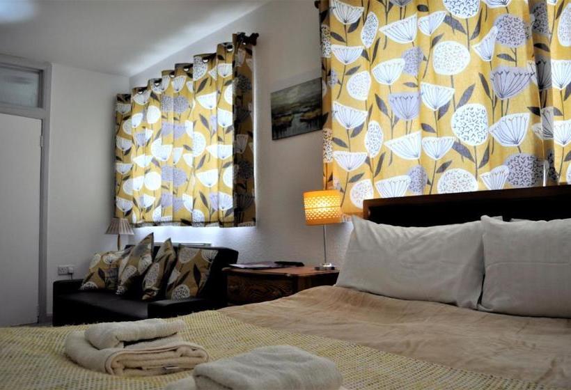 مبيت وإفطار High Noon Guest House