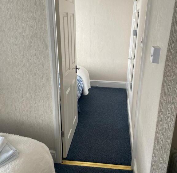 צימר Ivydene Guest House