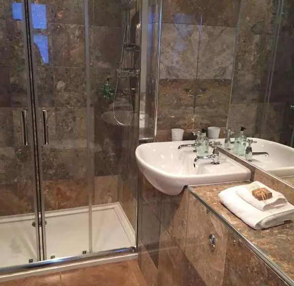 تختخواب و صبحانه Marine Rooms