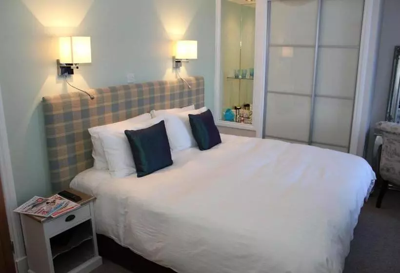 تختخواب و صبحانه Marine Rooms
