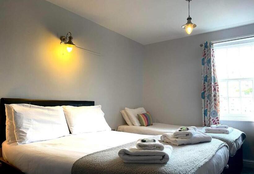 مبيت وإفطار The Pier Inn