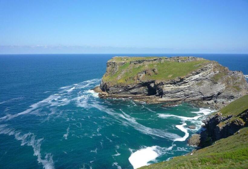 Bed and Breakfast The Poldark Inn