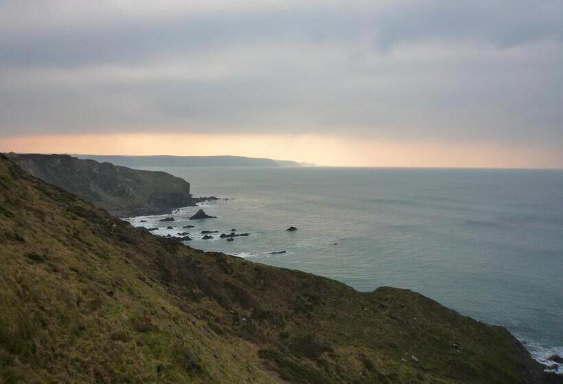 Bed and Breakfast The Poldark Inn