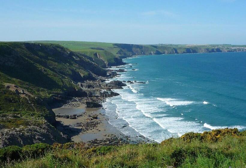 Bed and Breakfast The Poldark Inn