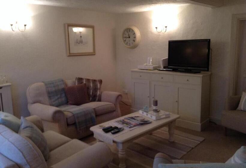 Birtles Farm Bed And Breakfast