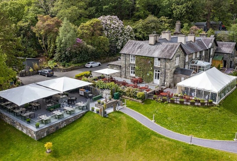 בית מלון כפרי Aberdunant Hall