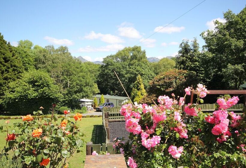 בית מלון כפרי Aberdunant Hall