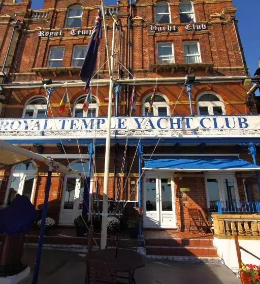 Hotelli Royal Temple Yacht Club