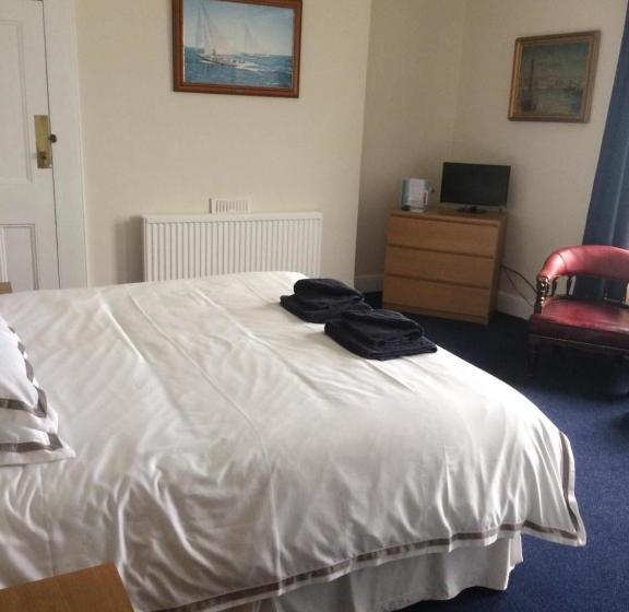 فندق Royal Temple Yacht Club