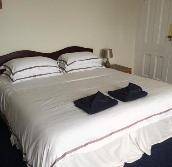 فندق Royal Temple Yacht Club