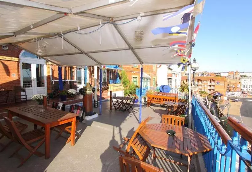 Hotelli Royal Temple Yacht Club