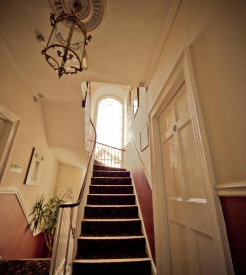 Отель The White Hart