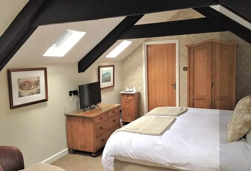 Kilbury Manor B&b