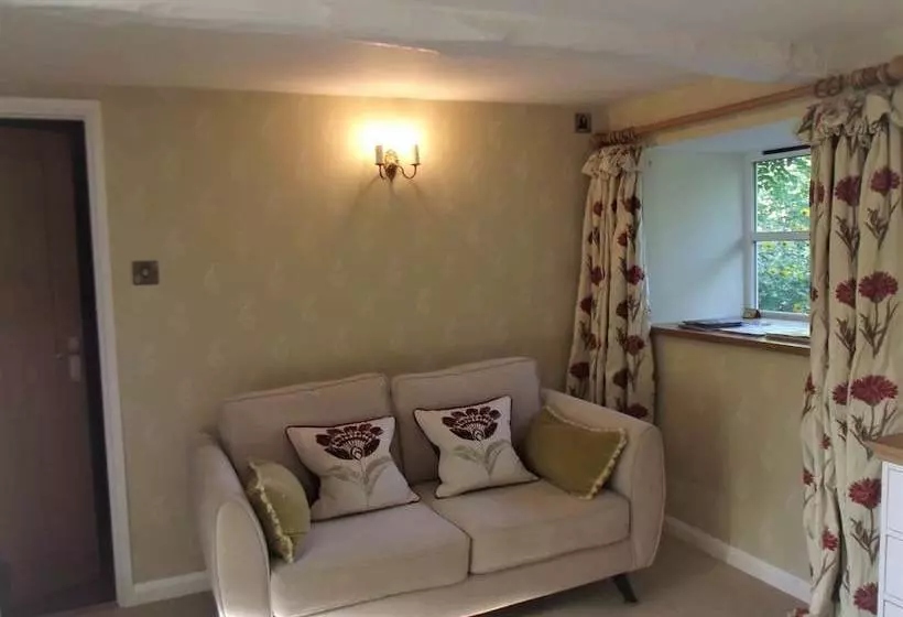 Kilbury Manor B&b