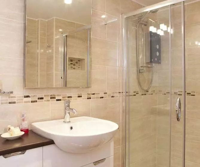 Kilbury Manor B&b