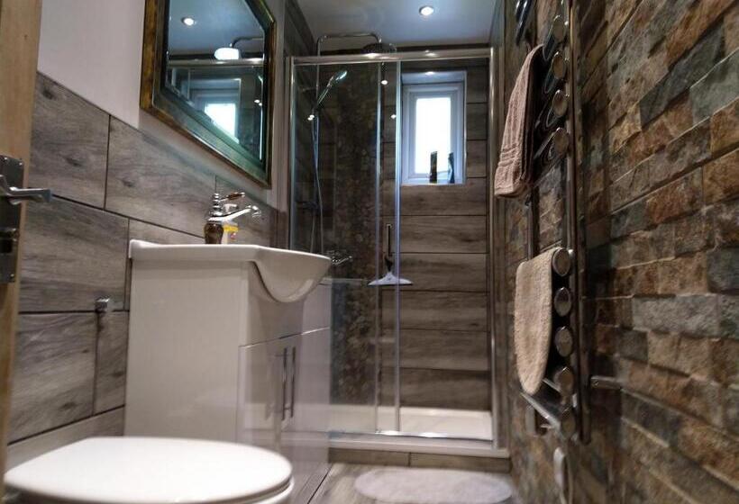 Lledr House Hostel Near Two Zip World Sites