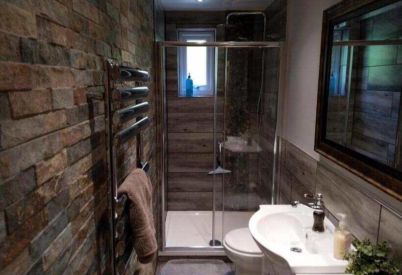 Lledr House Hostel Near Two Zip World Sites