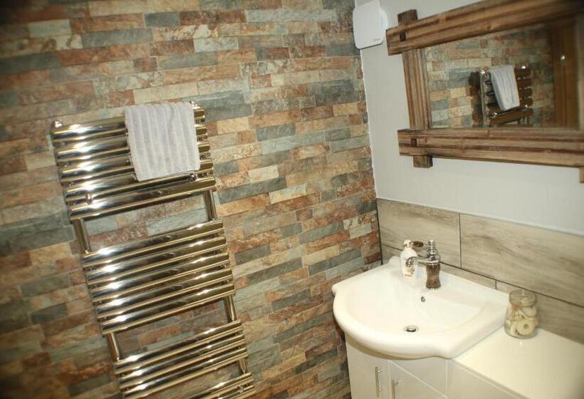 Lledr House Hostel Near Two Zip World Sites