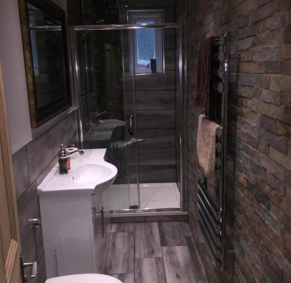 Lledr House Hostel Near Two Zip World Sites