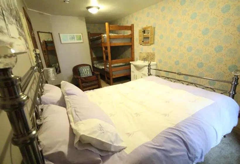 Lledr House Hostel Near Two Zip World Sites