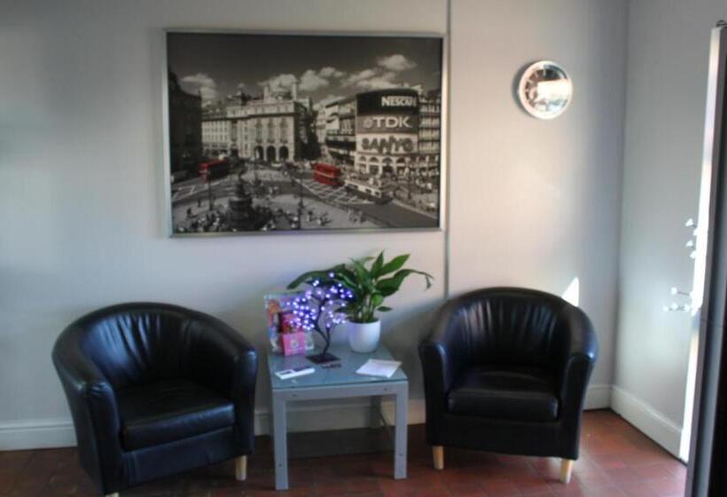 מוטל Redwings Lodge Dunstable