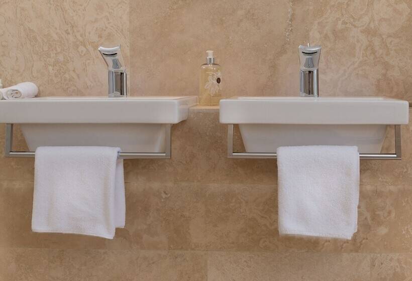 Ravenhurst Bed And Breakfast