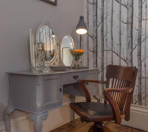 Ravenhurst Bed And Breakfast