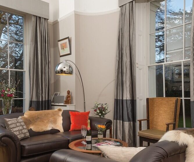 Ravenhurst Bed And Breakfast